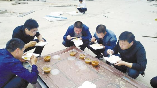 為了“創(chuàng)衛(wèi)”，他們蠻拼的